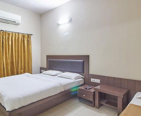 Airlines Hotel Mysore Buitenkant foto